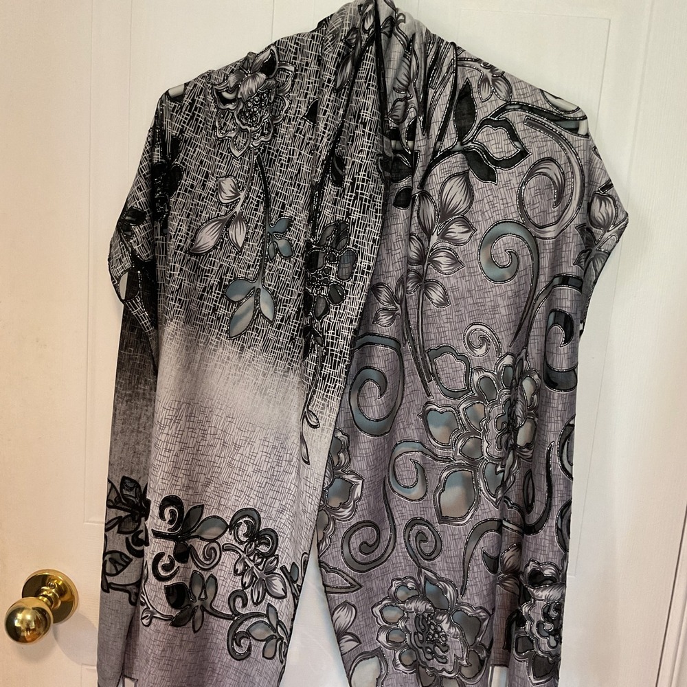 Unbranded Scarf Wrap Womens OS Grey Excellent Floral Fringed Lightweight Shawl